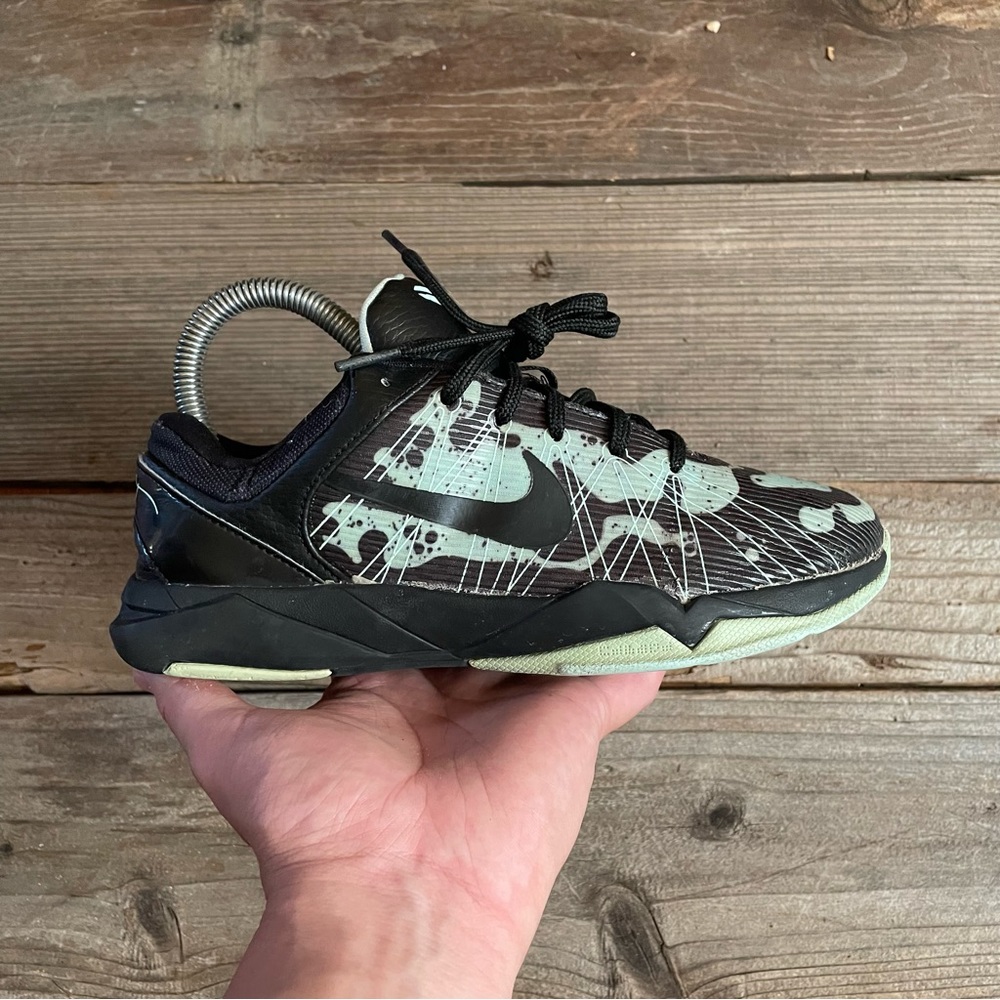 Women Size 4.5 / Size 3 Youth Nike Kobe Dart Frog Mint Basketball Shoes Sneakers